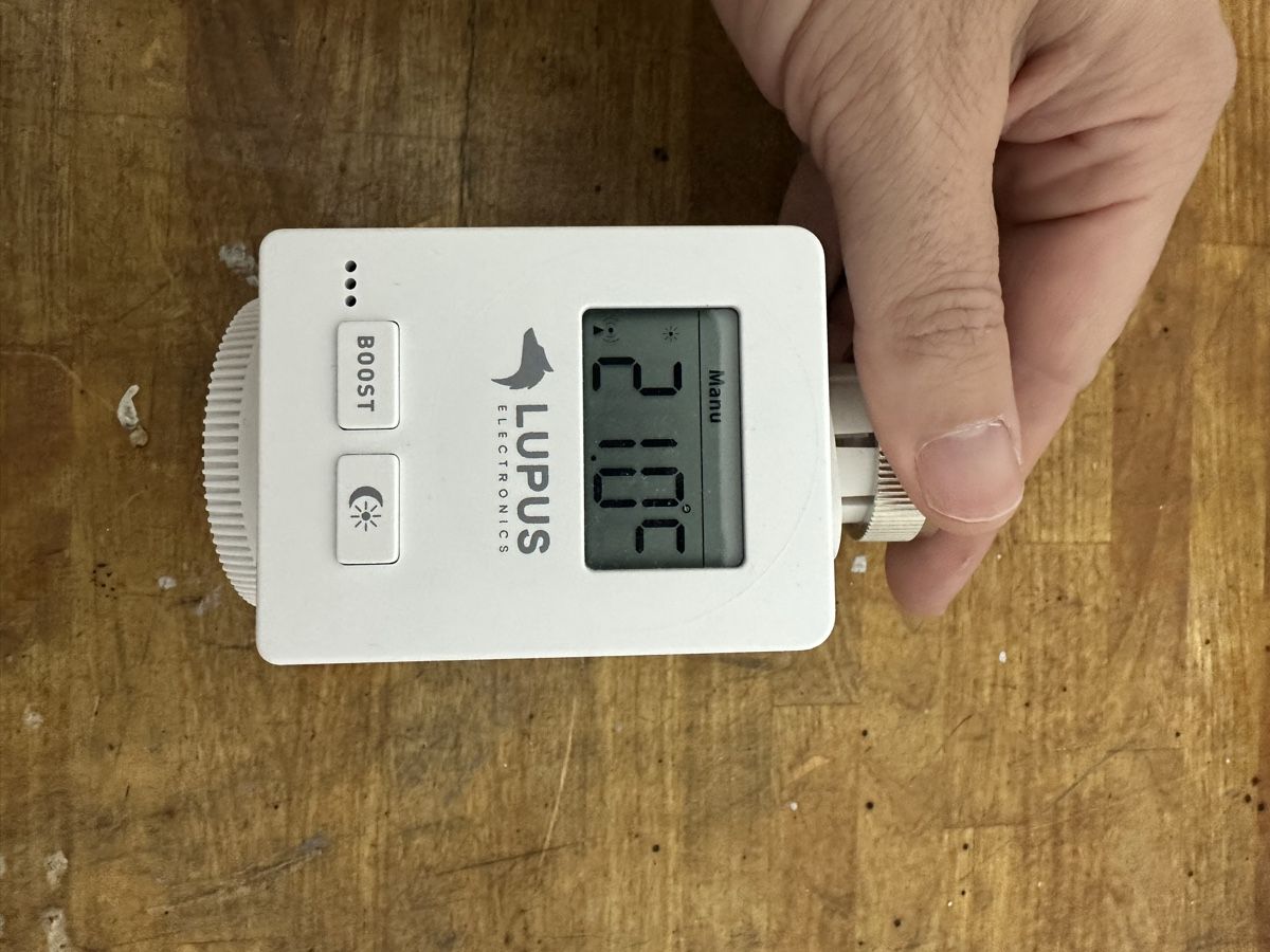 Radiatori: Lupus - 13 Heizkörperthermostate V2 – Usato da Dänikon ZH venduto da Peoples0 1