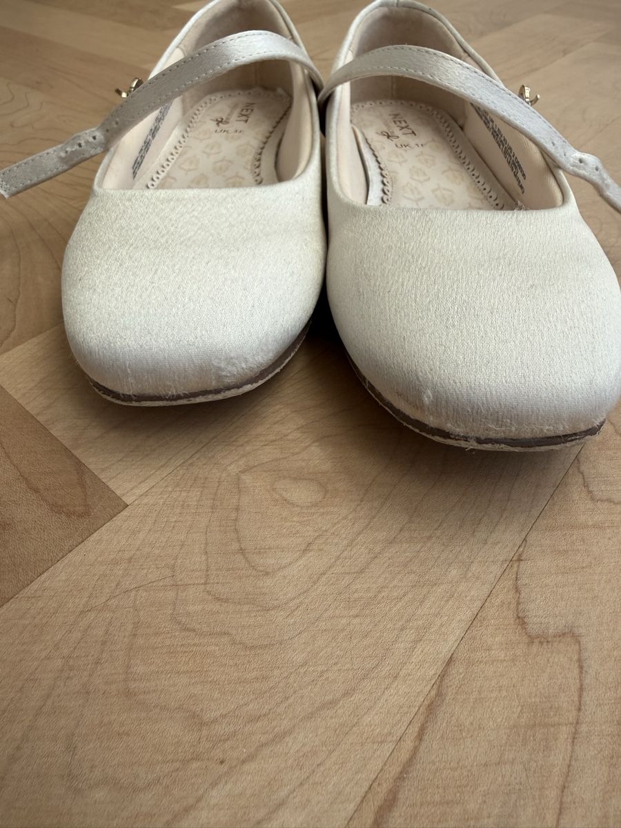 Next Scarpe per ragazze: Ivory bailarina with strap – Usato da Aadorf venduto da ycobos 2