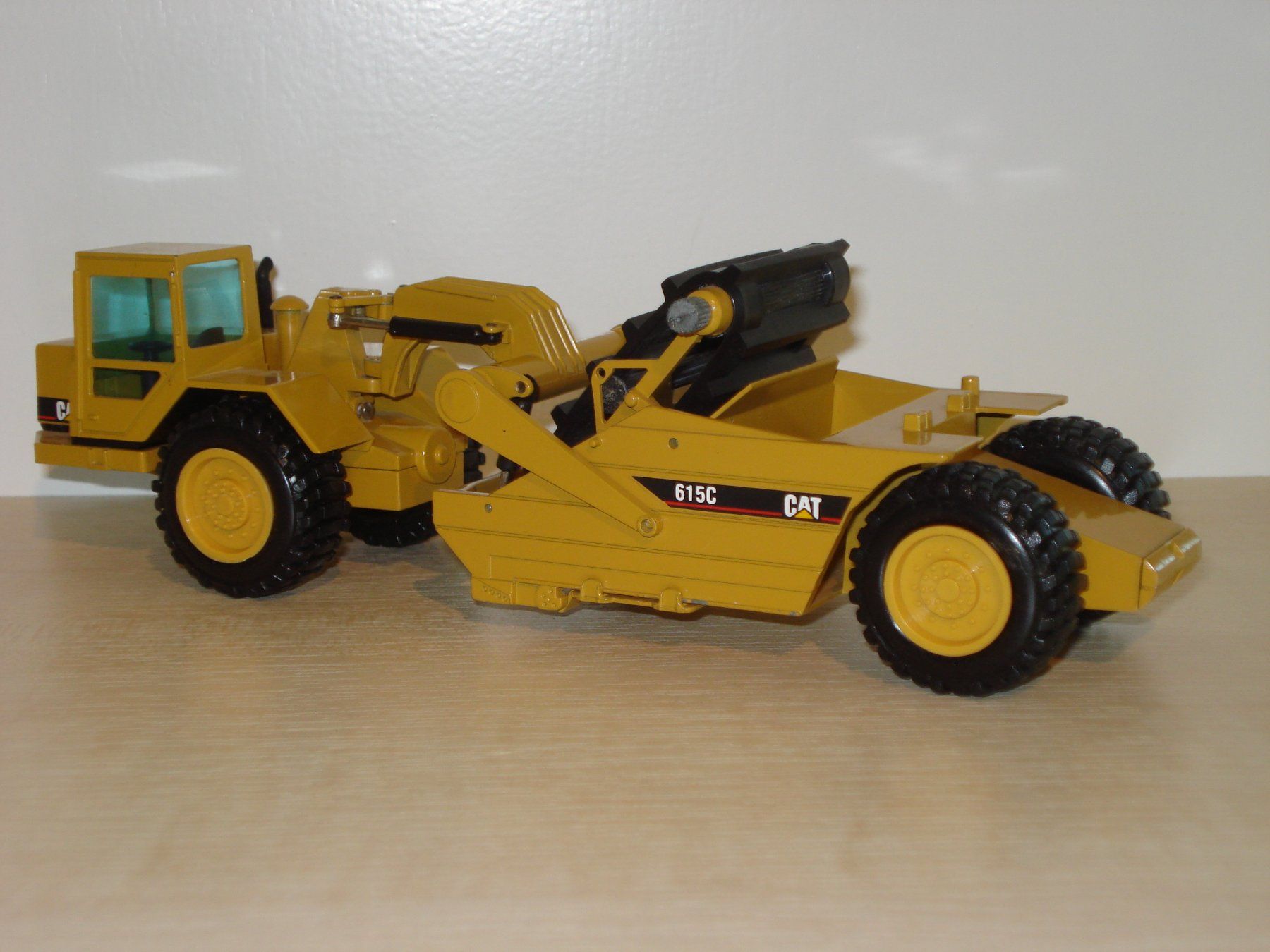 Caterpillar Modellbausätze & Standmodelle: CAT 615 C Scraper – Gebraucht aus Mitlödi von worker04 3
