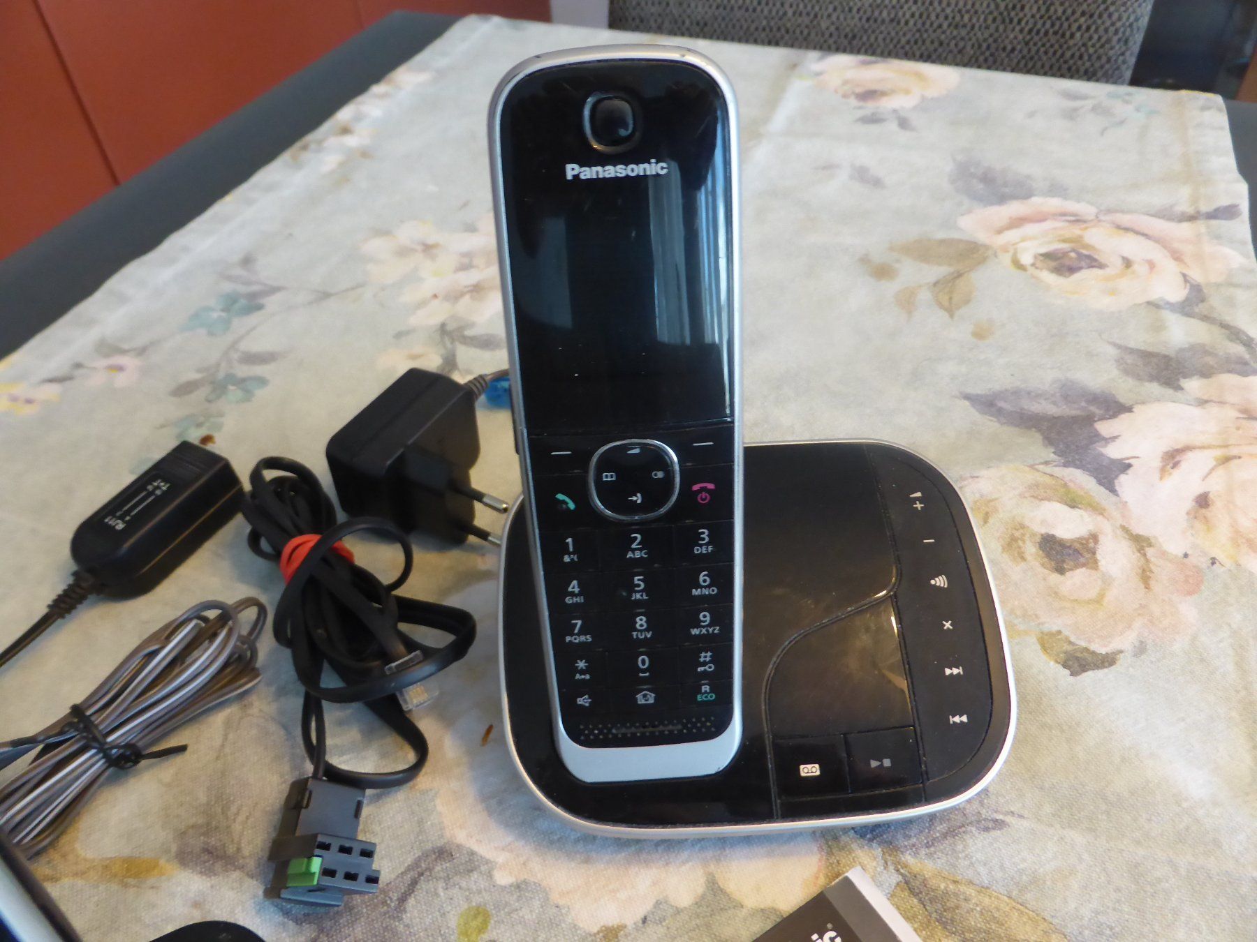 Telefoni: Panasonic Telefon mir 2 Stationen – Usato da Uster venduto da kl5531 1