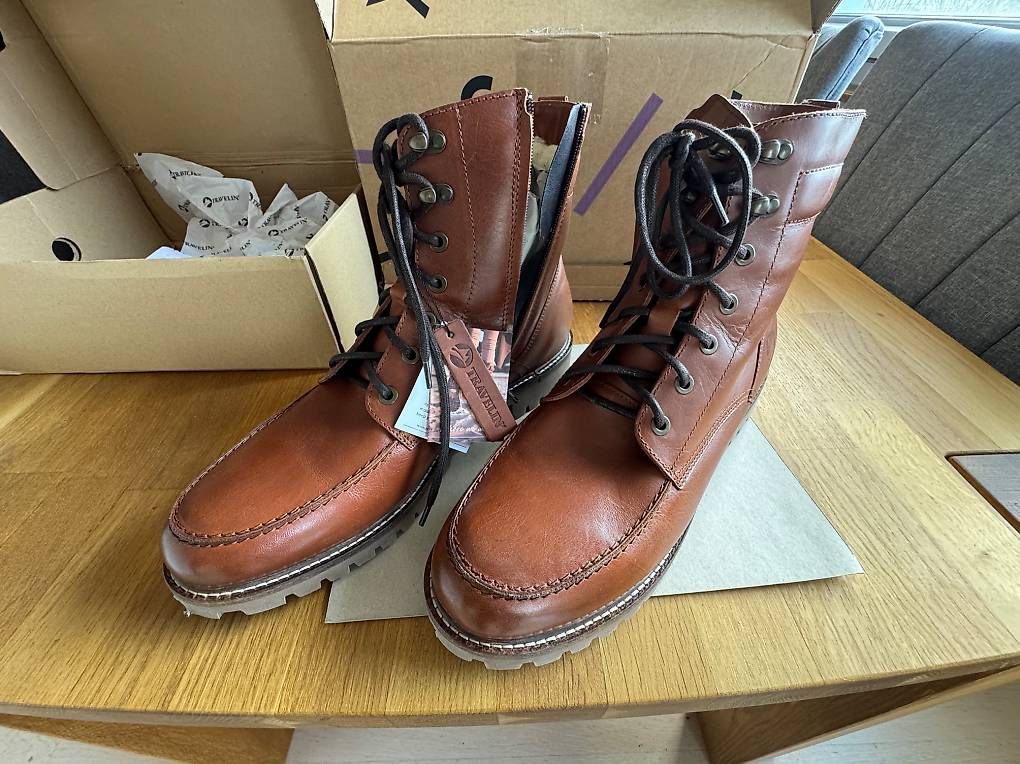 Damenschuhe: Chaussure Travelin en cuir  – Gebraucht aus Malleray von bla_wg85