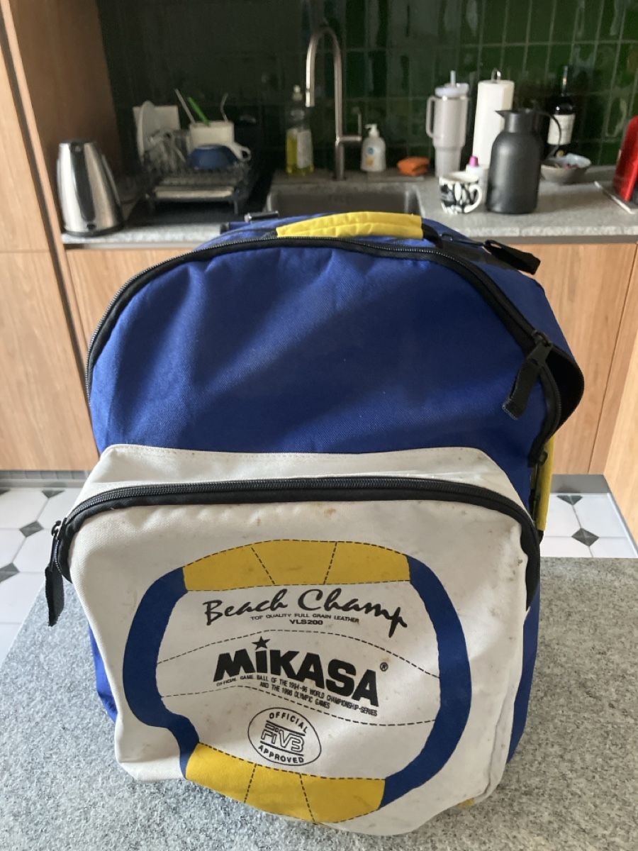 Zaini: Mikasa Beachvolleyball Rucksack - Retro – Usato da Basel venduto da Wiub