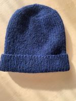 Handgestrickte, warme Wintermütze, dunkelblau