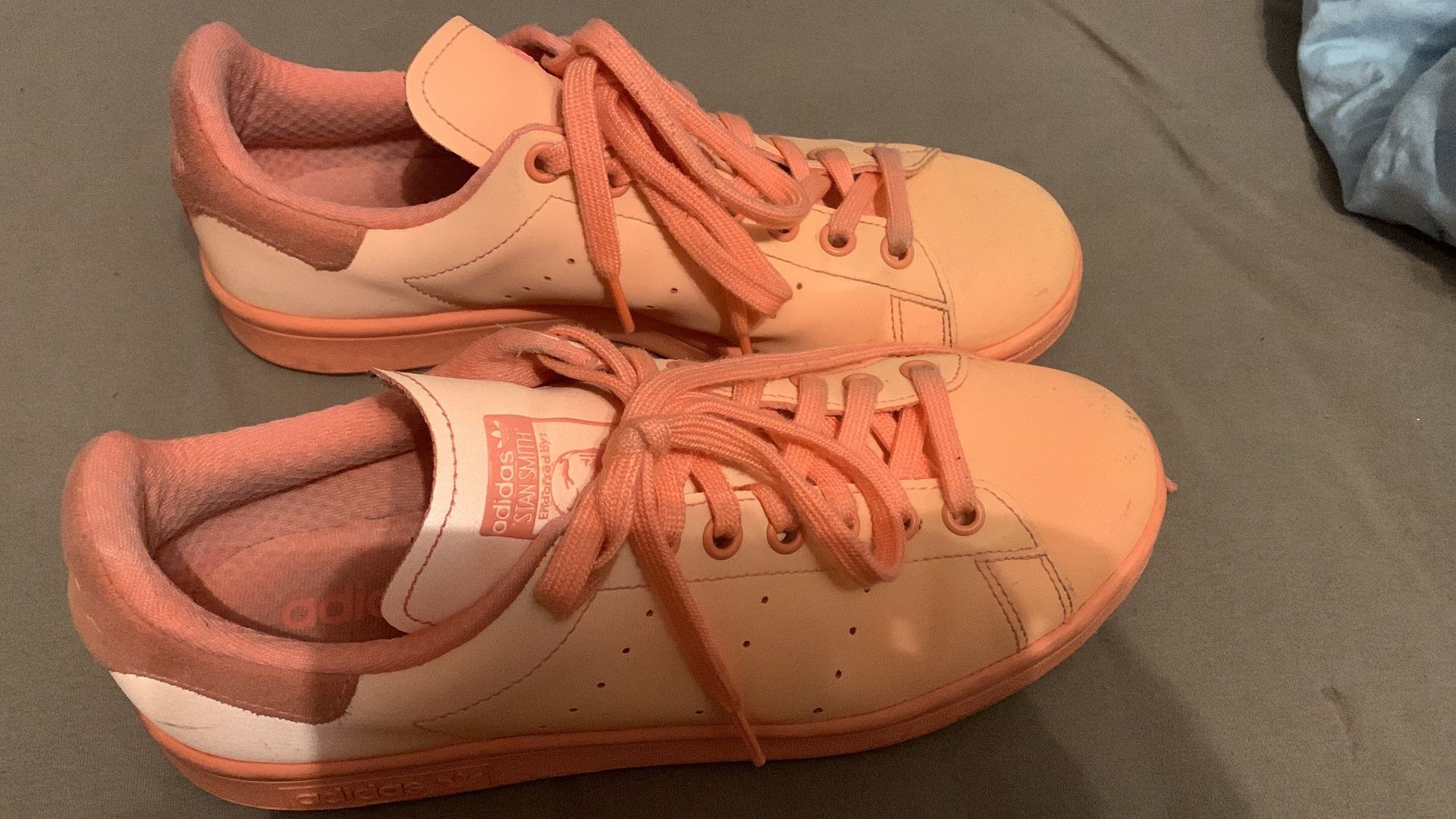 Adidas Damenschuhe: Adidas Turnschuhe orange Gr. 40 – Gebraucht aus Wädenswil von Giez33