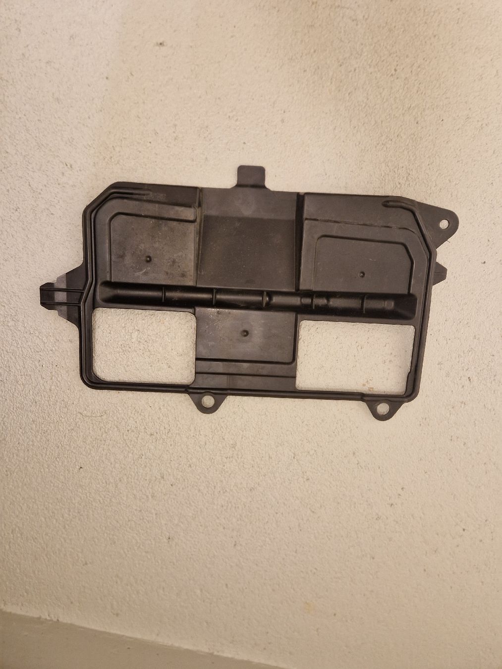 Tutti pezzi di ricambio auto: Mazda 2 Kunststoff Abdeckung schwarz  – Usato da Buttikon SZ venduto da taszap 1