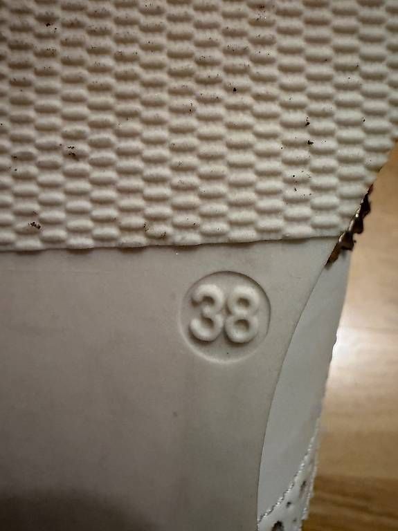 Scarpe da donna: Chaussures dorées taille 38 – Usato da Riex venduto da sie_ngx9 2