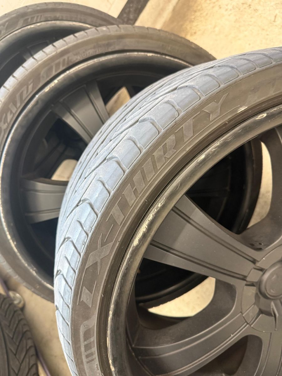 Pneus & Kompletträder: 4x Alufelgen Porsche schwarz mit Sommerreifen! 295/30r22 – Gebraucht aus Oberrohrdorf von dia_r9l9 1