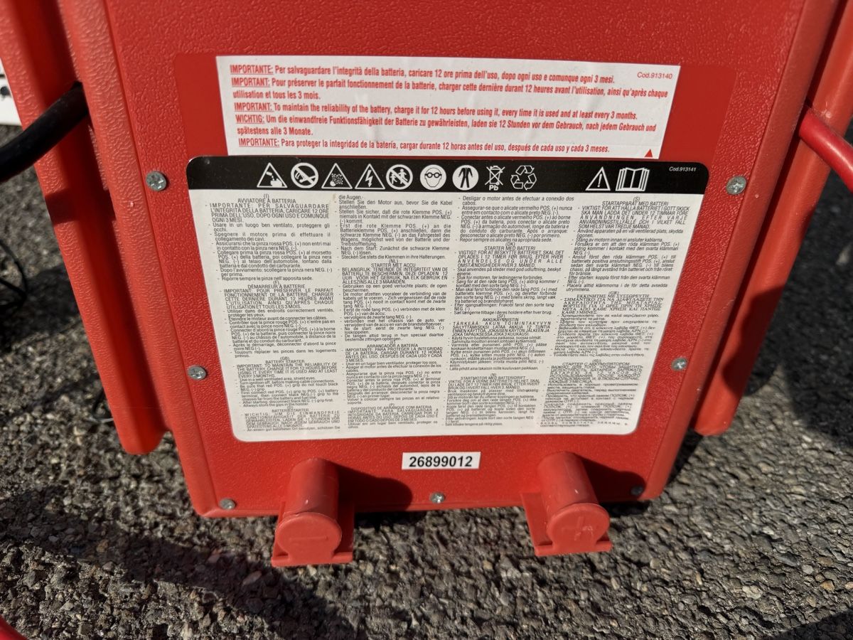 Batterie-Ladegeräte: Starter (Booster) 12 V Power  – Gebraucht aus Muensingen von Fox100 3