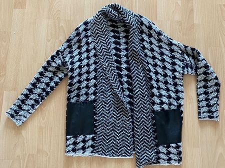 Schöner Cardigan / Pullover