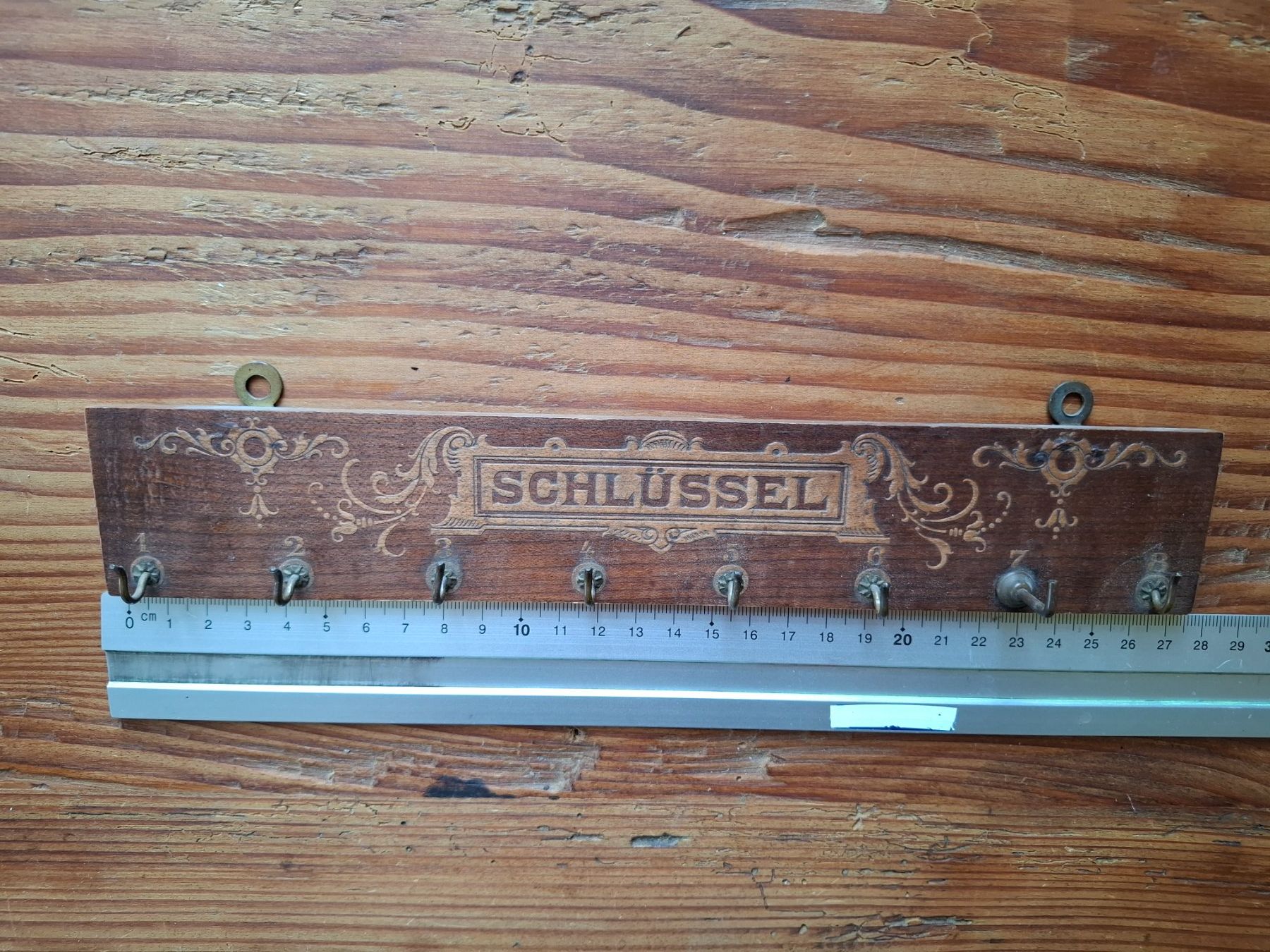 Ferramenta: Schlüsselbrett Holz, antik – Usato da Riedt b. Erlen venduto da BisD 4
