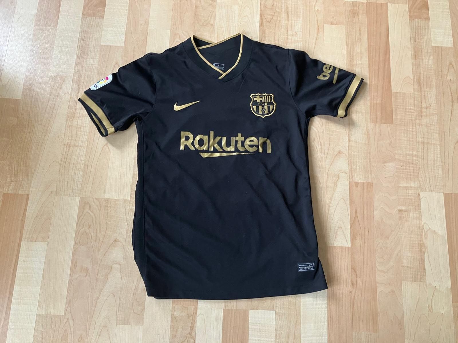 Scarpe, pantaloni & magliette da ginnastica: Fussball Trikot Messi Grösse S – Usato da Bözen venduto da schurke77 1