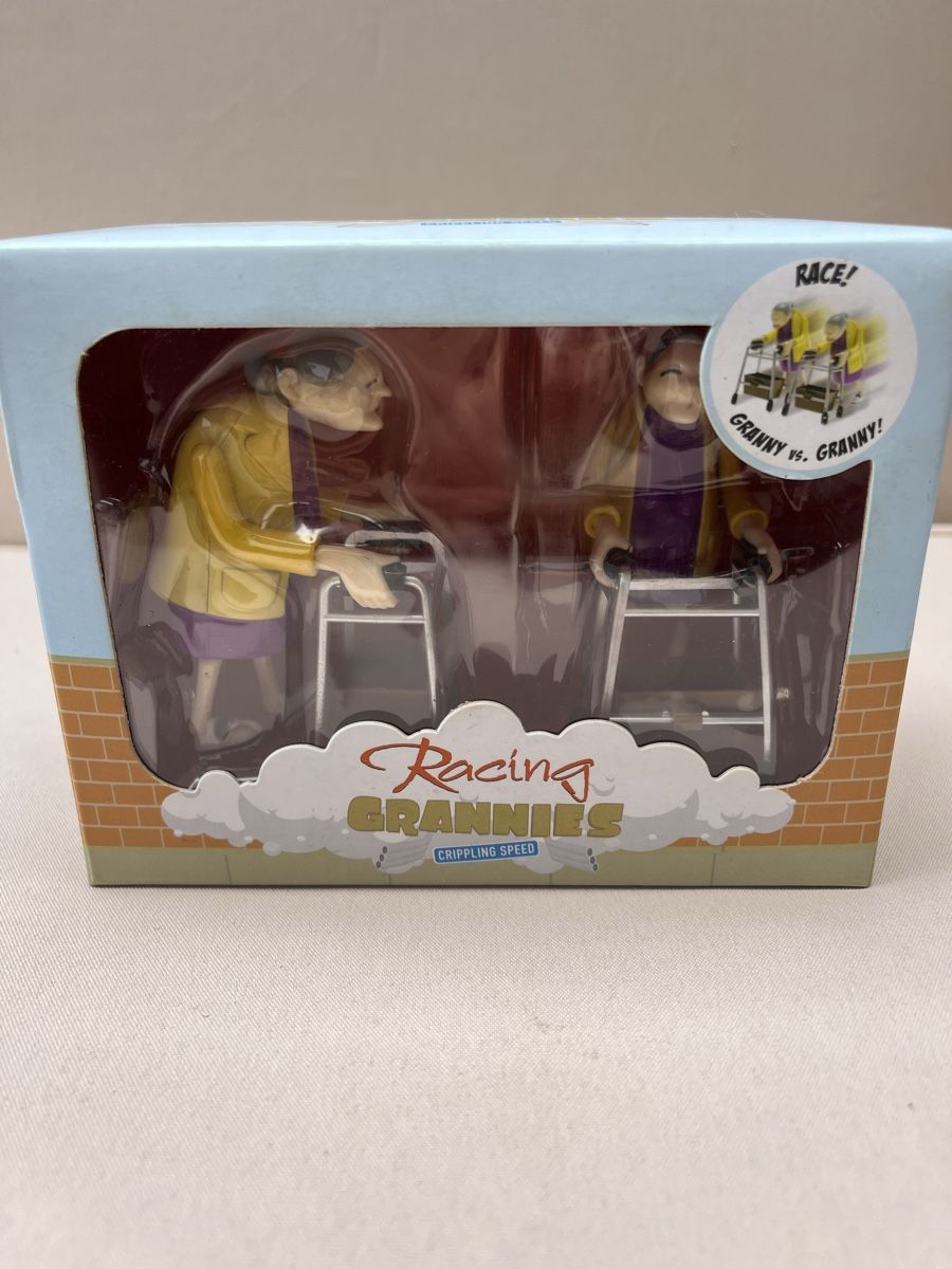 Giocattoli: Racing Grannies Figuren Set neuwertig – Nuovo e nell'imballaggio originale da Thalheim venduto da karmabis_ 1