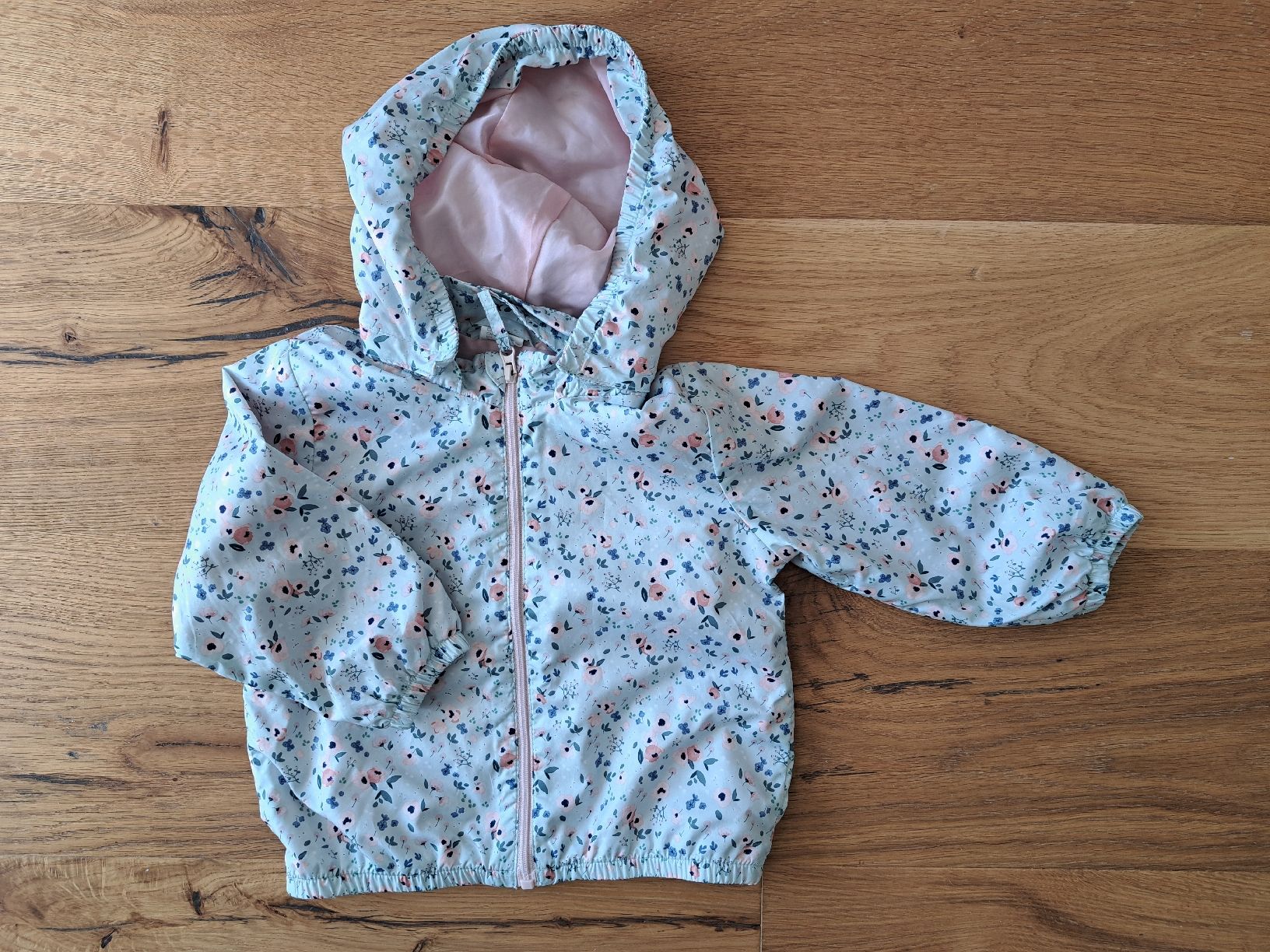H&M Giacche & Cappotti: H&M Baby Übergangsjacke Gr. 80 mit Blumenmuster – Usato da Olten venduto da Zorica_7