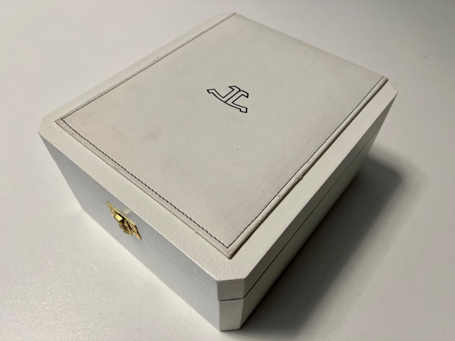 Jaeger-Lecoultre Orologi da terra & Orologi da parete: JAEGER LE COULTRE vintage clock leather box – Usato da Mont-sur-Lausanne venduto da vmi_ym5l