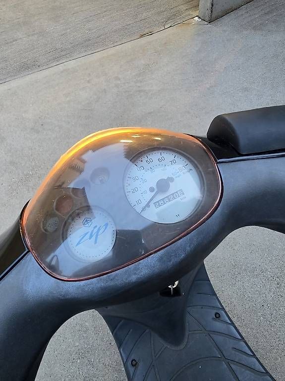Scooters: Piaggio Zip 50 4T targa gialla  – D'occasion à Viganello par HaniHela 3
