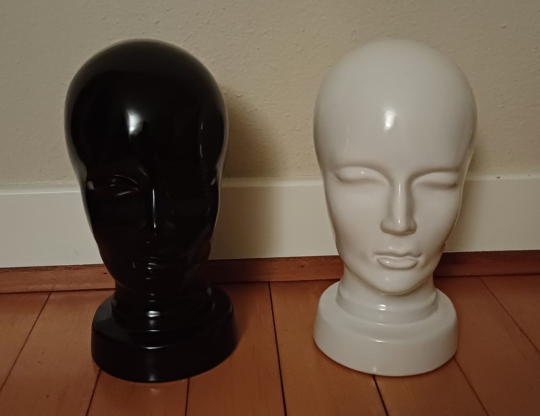 Skulpturen & Statuen: Desing Keramikköpfe – Gebraucht aus Alpnach Dorf von jkp_k62jg