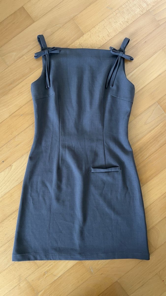 Robes: Kleid grau  – Neuf (Voir description) à Aesch BL par noe_xz5r