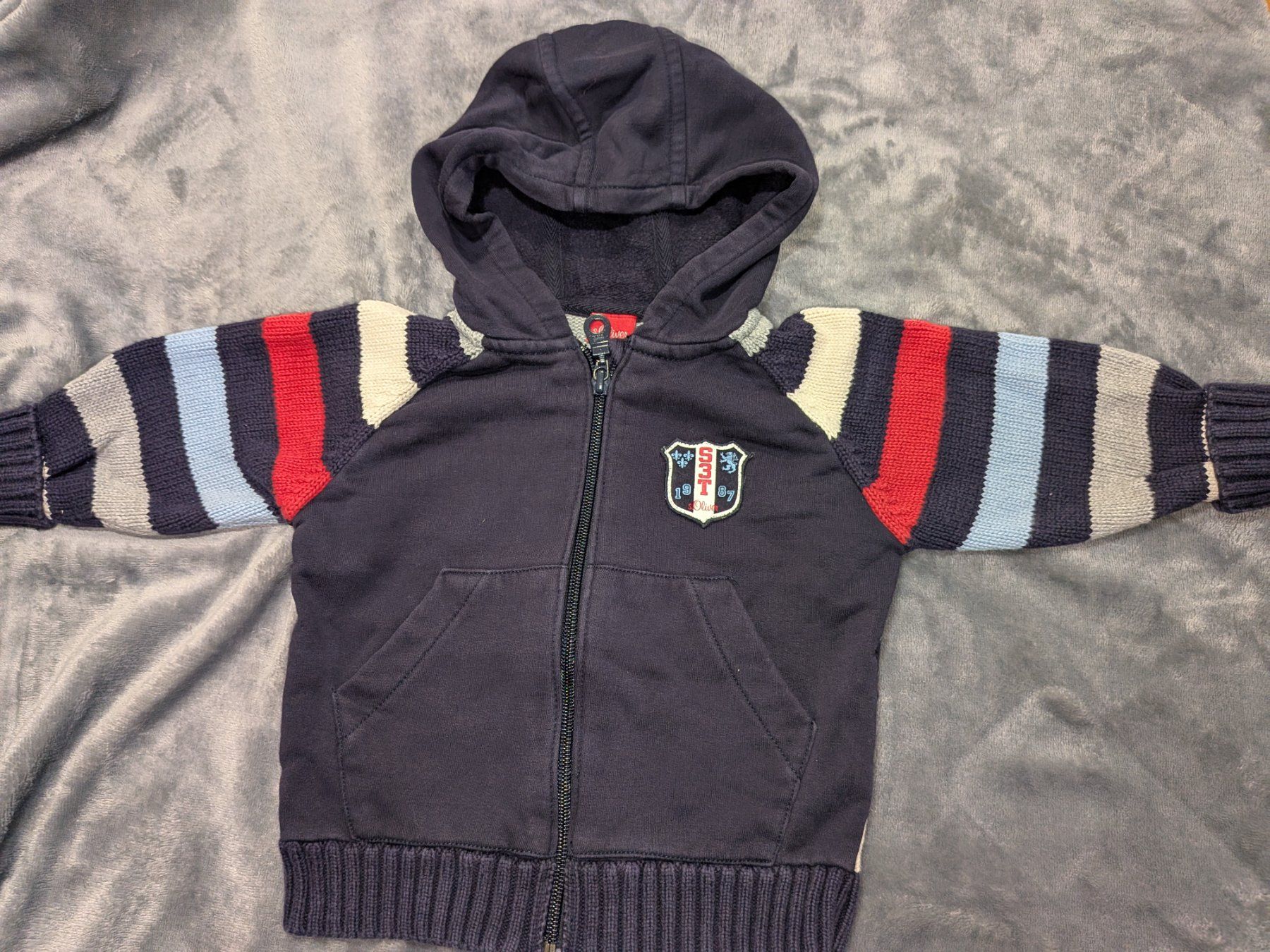 S.Oliver Pullover & Sweatshirts: S.Oliver Pullover mit Kapuze, Grösse 80 – Gebraucht aus Pfaffhausen von ZwergeUndMehr