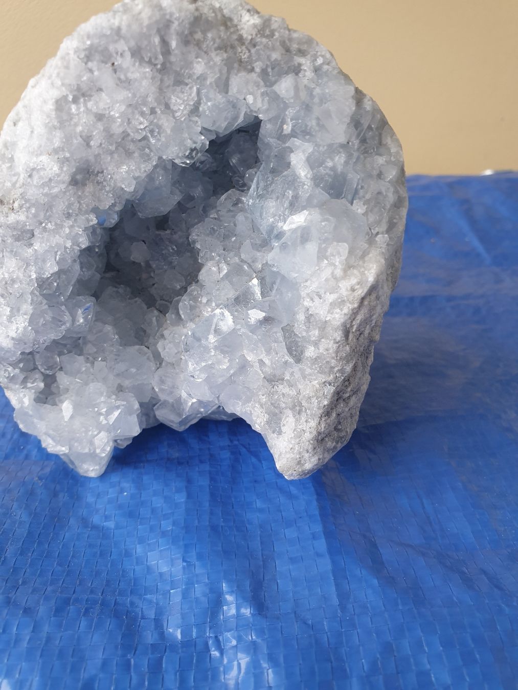 Pietre preziose: Très jolie pierre célestite – Usato da Fribourg venduto da mal_8zjh 2