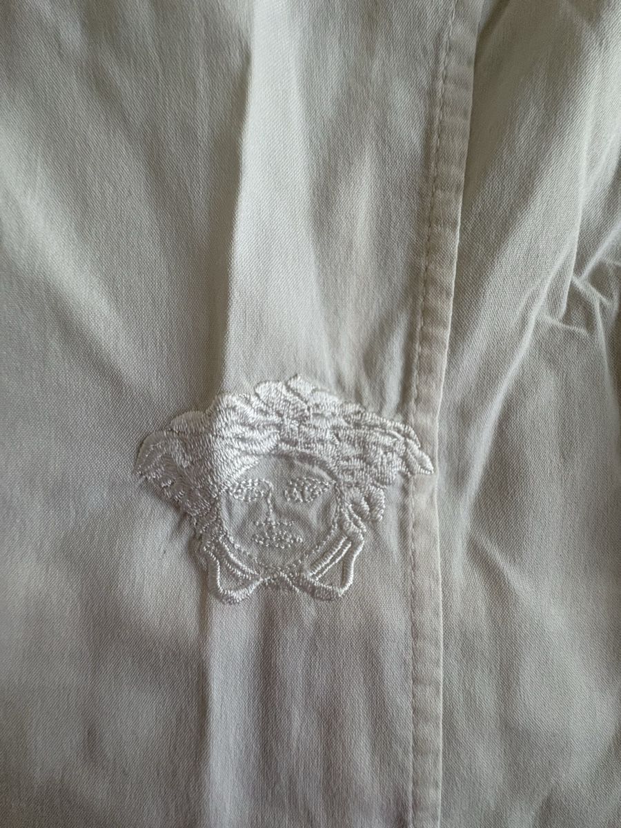 Versace Blusen: Camicia donna Versace maniche corte colore bianco – Gebraucht aus Giubiasco von mol_f9mf 2