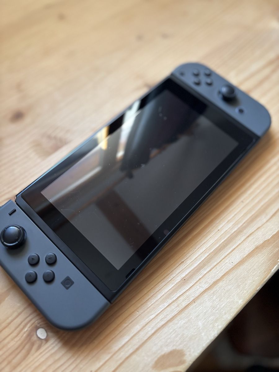 Nintendo Konsolen: Nintendo Switch 1 – Gebraucht aus Ins von man_5rjt 1