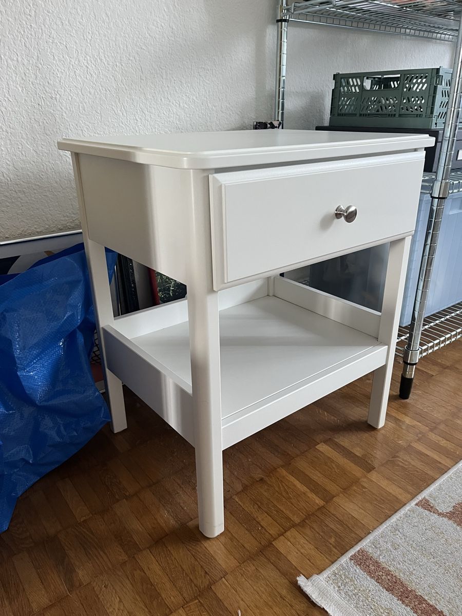 Ikea Tables de nuit: Ikea Nachttisch TYSSEDAL – D'occasion à Zürich par ale543 1