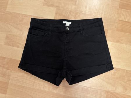 Schwarze Shorts von H&M, Grösse 40, ideal für den Sommer