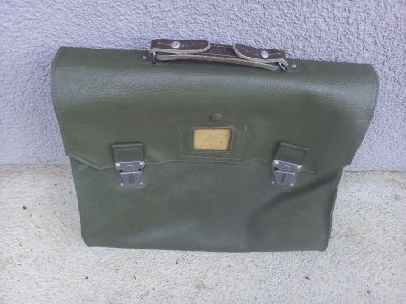 Sac d'effets militaire suisse en vinyle vert olive