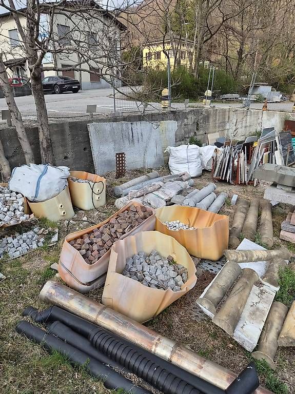 Escavatori: Cubetti di vari materiali – Usato da Rivera venduto da GenerelliSA 1