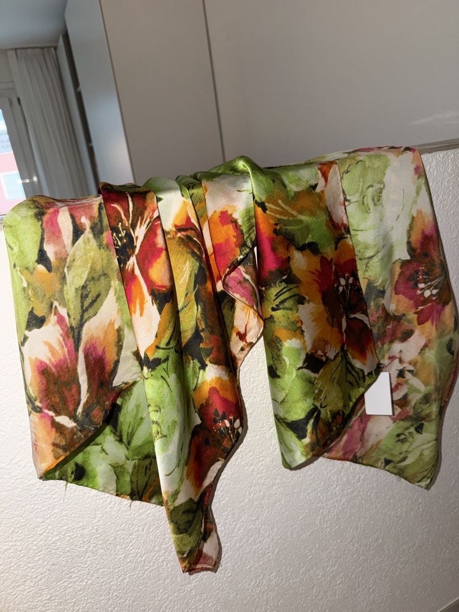 Foulard & Sciarpe: Seiden Schal handrolliert neu – Nuovo (secondo la descrizione) da Dornach venduto da samuti