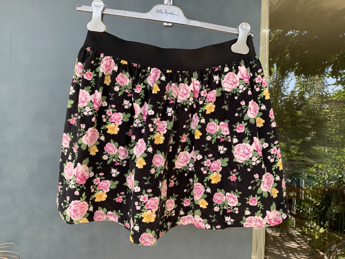Röcke: Rock mit Rosen, Gr. M/L 😊🌞 – Gebraucht aus Egg b. Zürich von Flummi 2