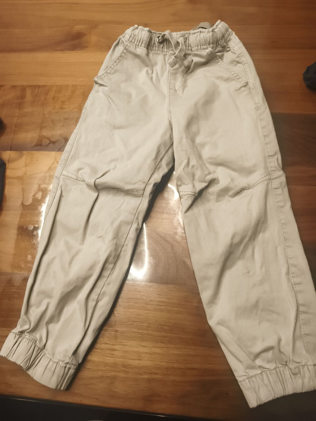 Pantaloni: coole Stoffhose Gr 110 – Usato da Moosseedorf venduto da Lileja