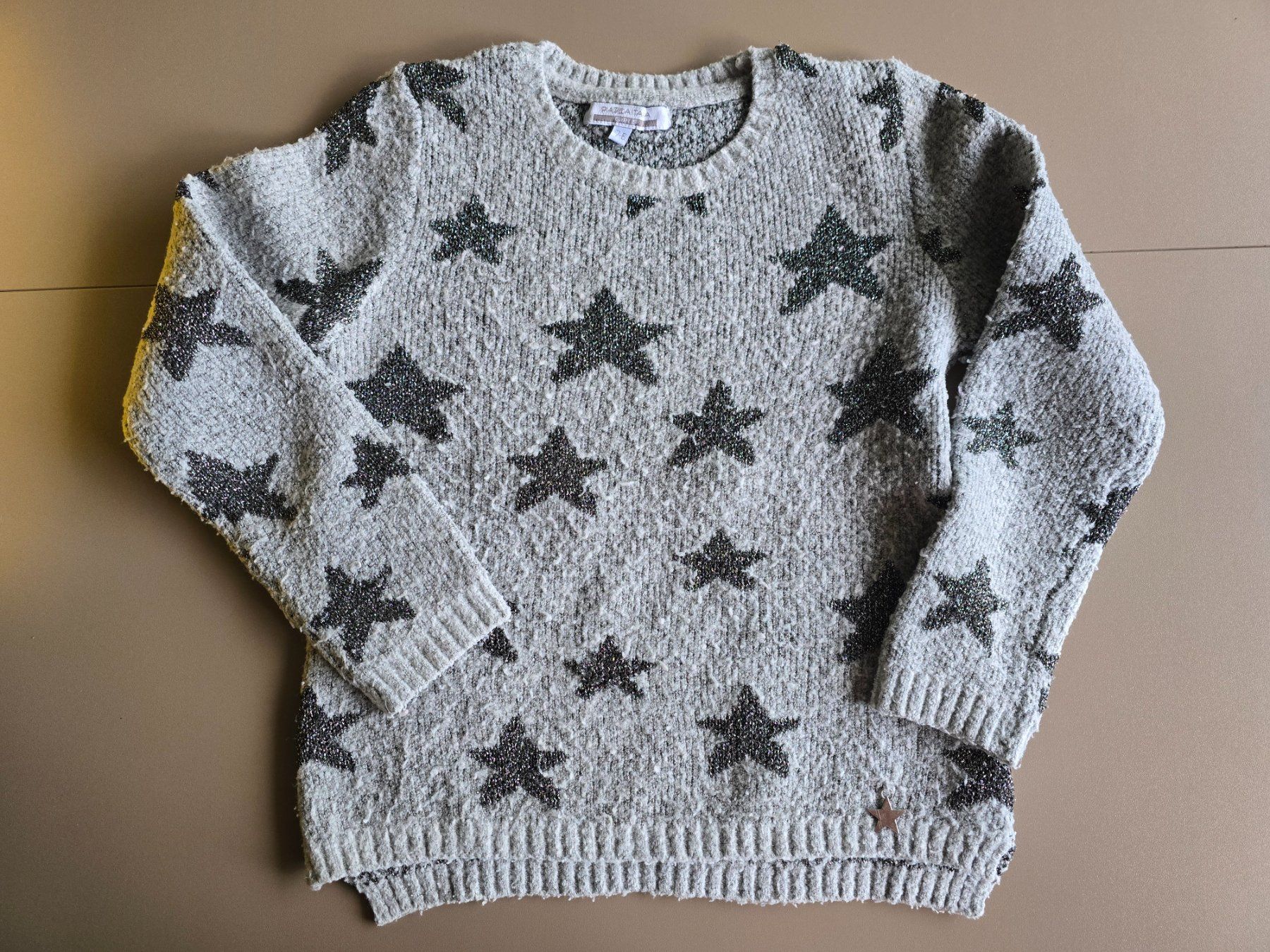 Pullover & Sweatshirts: Mädchen Pullover Grösse 7-8 Sterne – Gebraucht aus Büttikon AG von Amineah