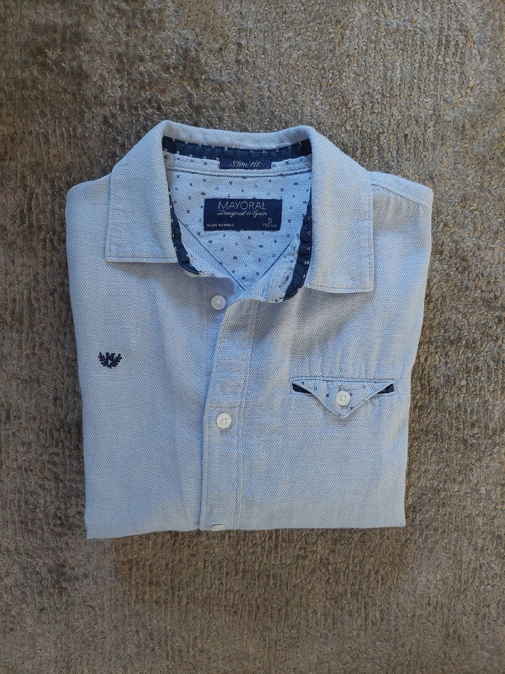Chemises, T-shirts & Polos: Hemd Langarm hellblau Grösse 128 mit Brusttasche – D'occasion à Zürich par Taxista 2