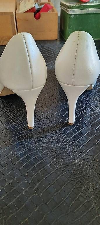 Scarpe da donna: Damen-Leder-Pumps Marke Högl Gr. 36 oder 3 – Usato da Lostorf venduto da Mapasa5 1