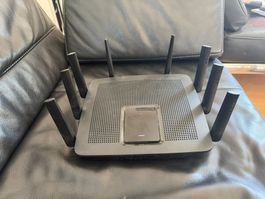 Linksys (Cisco) EA 9500 Router Ethernet 1 gb / Switch 8port