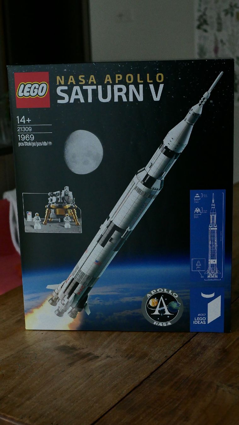 Lego Baukästen: Lego NASA Apollo Saturn V – Neu und originalverpackt aus Tumegl/Tomils von Chrisper