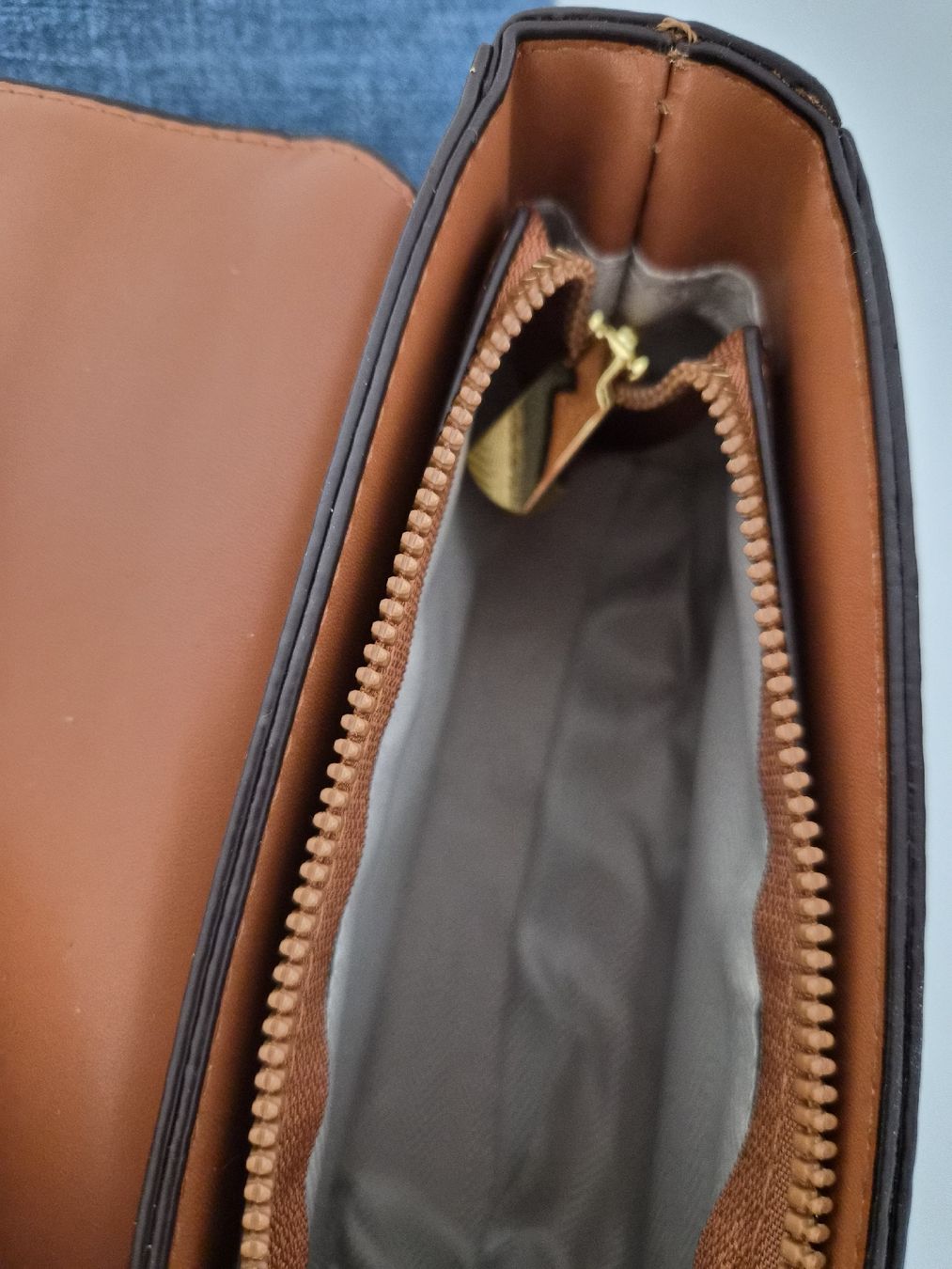 Borse da donna: Edle braune Tasche mit Monogramm – Nuovo (secondo la descrizione) da Naters venduto da yvi21 3