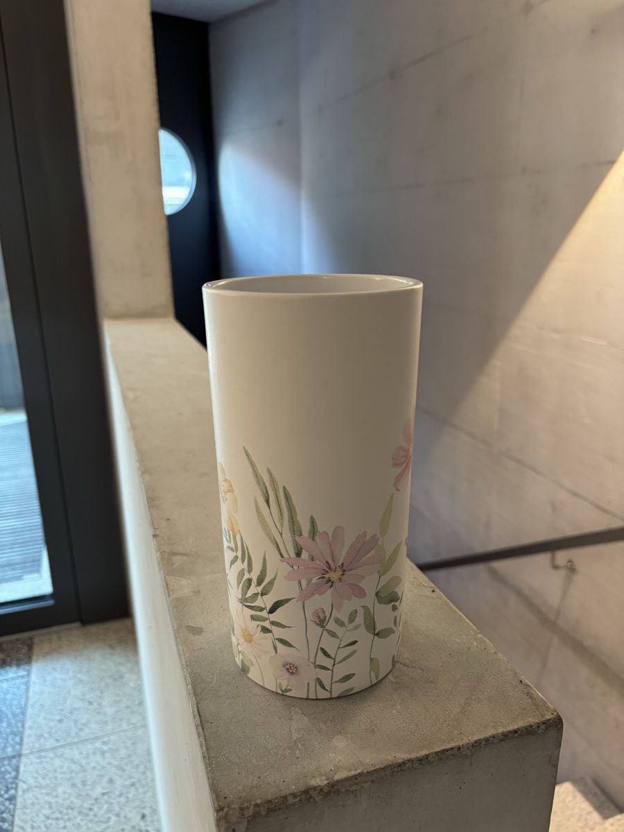 Vasen & Gefässe: NEW - White Ceramic Vase with Flowers – Neu (gemäss Beschreibung) aus Horgen von len_qjz9 1