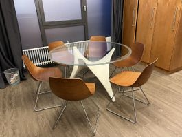 Table ronde en verre avec 6 chaises design en bois