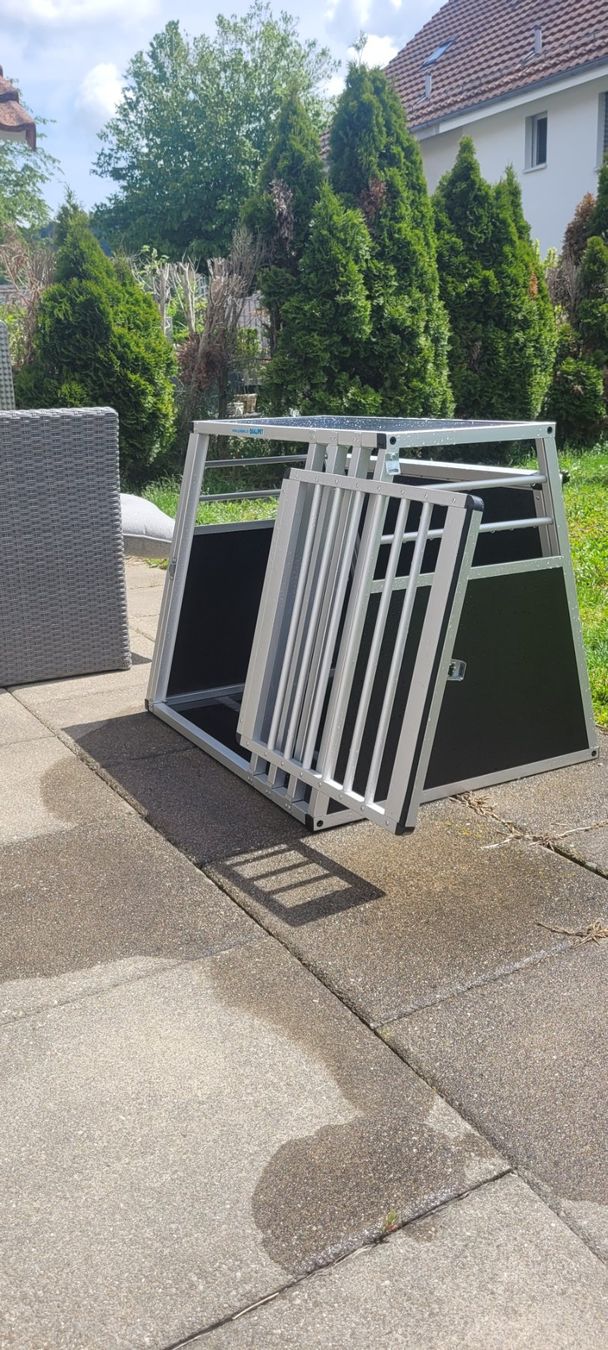 Cages, transport & sécurité: Hundebox – D'occasion à Embrach par taniaconstantino