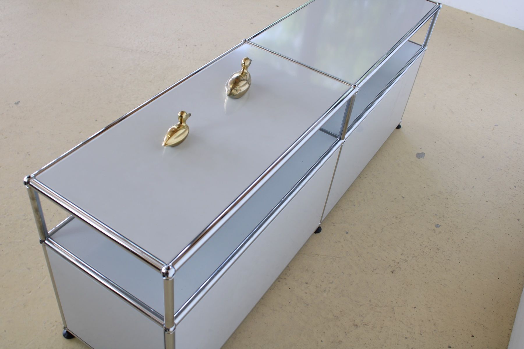 USM Mobili TV: USM Lowboard in Lichtgrau – Usato da Meinisberg venduto da atelier_TILIJA 3
