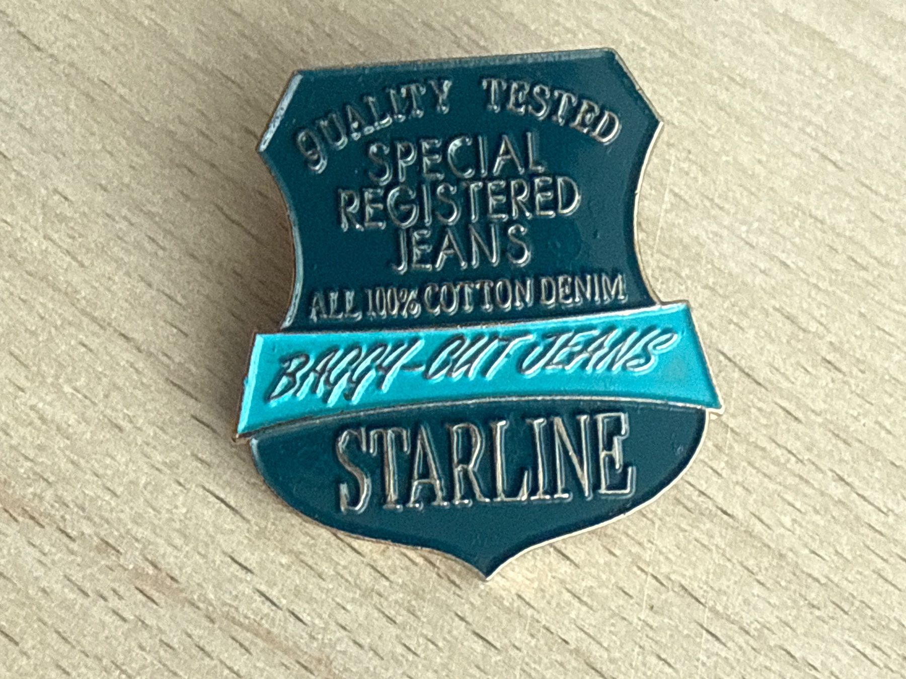 Plaquettes & Badges: Pin Starline Jeans – D'occasion à Glattbrugg par Schweigmatt