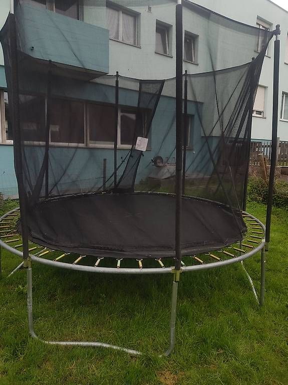Trampoline: Gartentrampolin mit Sicherheitsnetz – Gebraucht aus Rebstein von Escooter-Shoppingcom 2