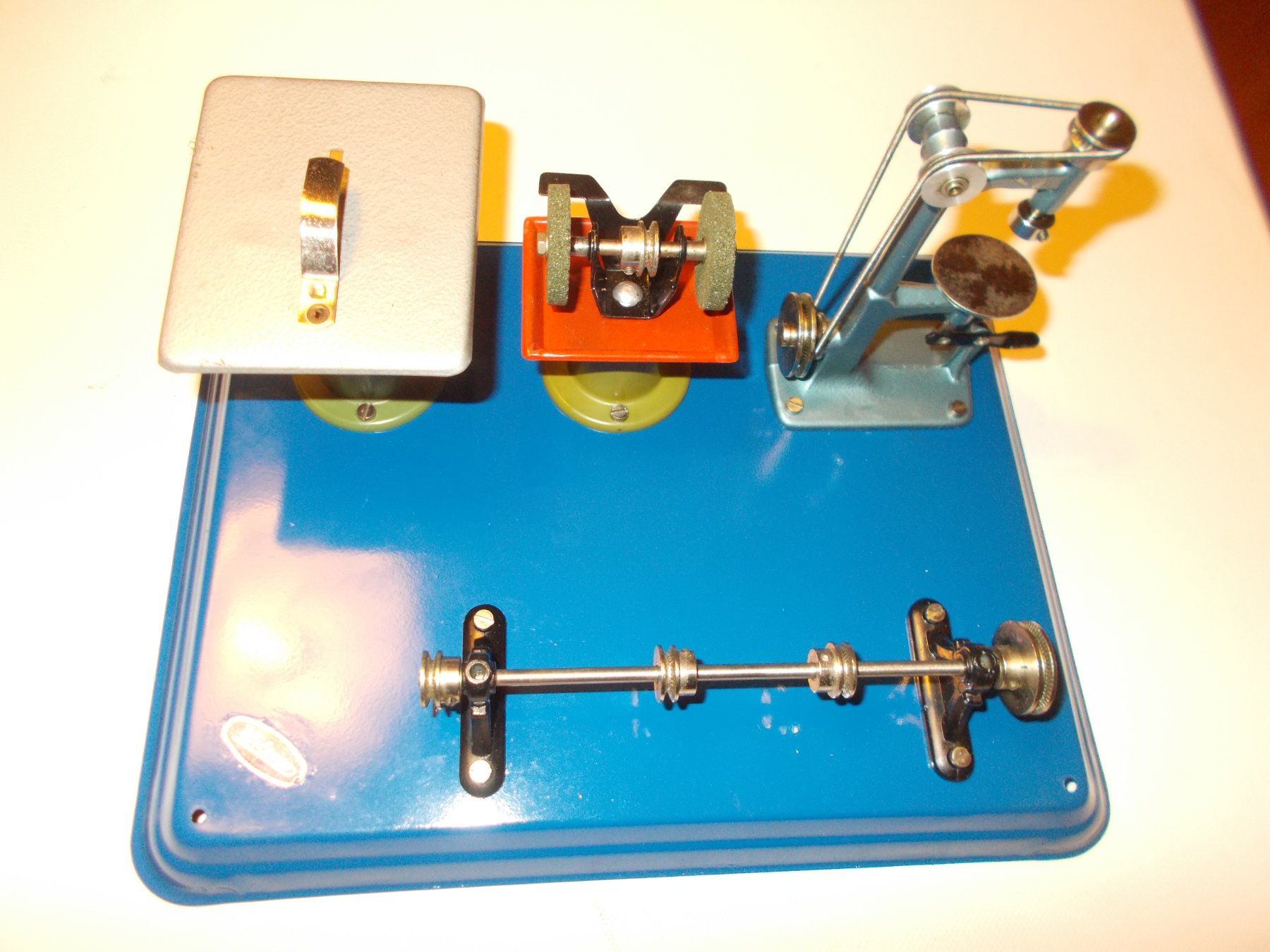 Wilesco Kit di modellismo & Modellini statici: WILESCO M56 MODELL-PLATTE mit 4 ANTRIEBSMODELLEN ,TOP . – Usato da Romanshorn venduto da Legere8 1