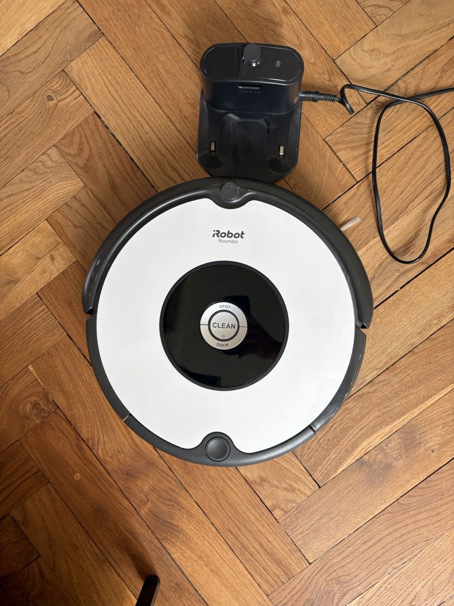 Irobot Aspirateurs & Accessoires: iRobot Roomba Staubsauger mit Ladestation – D'occasion à Zürich par oldstar90
