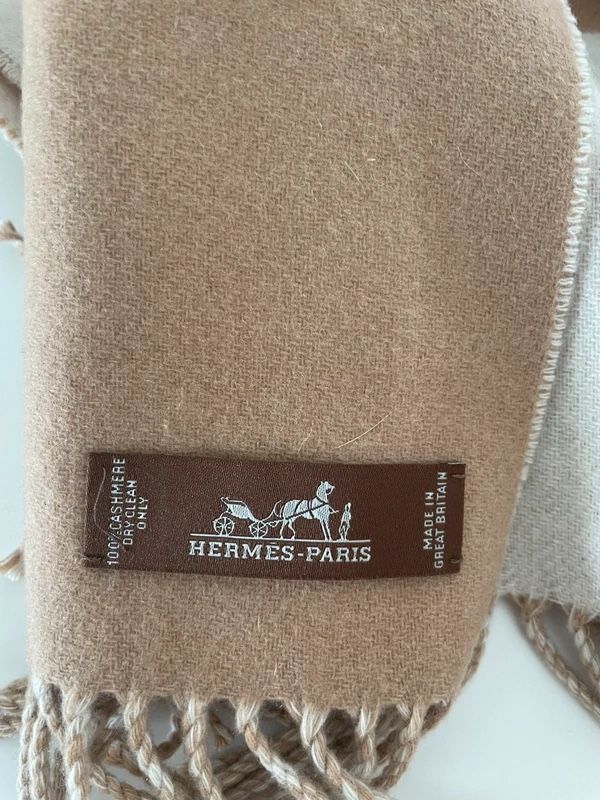 Hermès Foulard & Sciarpe: Wunderschöner Hermès 100% Kaschmir Schal – Usato da Basel venduto da ele_j688 2