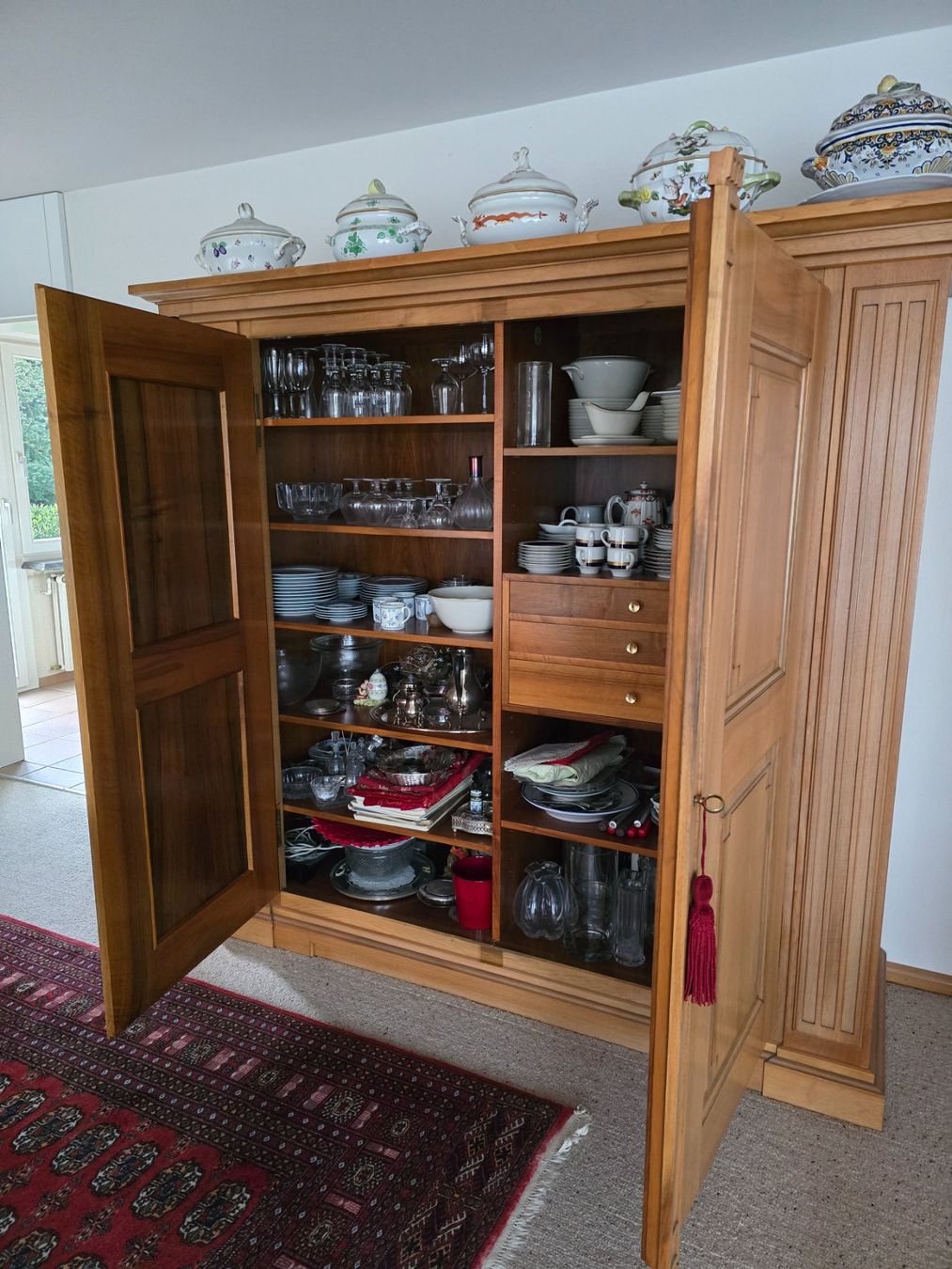 Armadi: Nussbaumschrank – Usato da Allschwil venduto da chr_6yxm 2