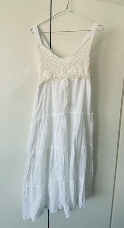Schönes Sommerkleid bestickt Grösse M FAST NEU