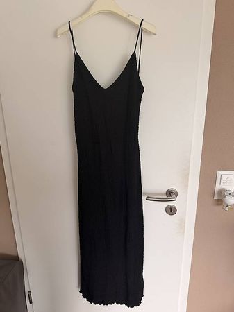 schwarzes Bershka Kleid - Rückenfrei